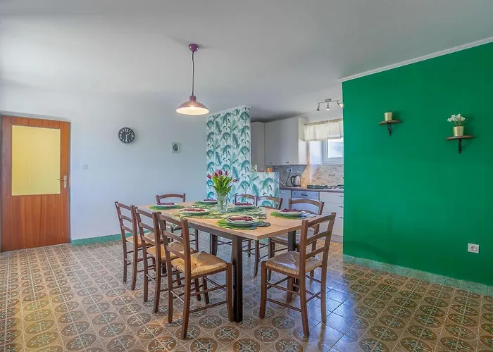 John Βίλα Πούλα